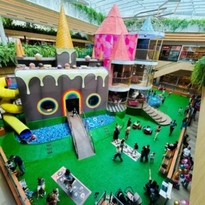 Neon Fun Galaxy retorna ao Jockey Plaza Shopping com temática espacial e estrutura gigante