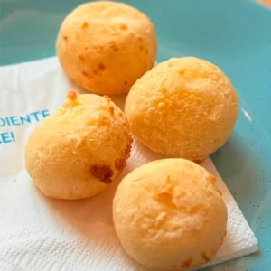 Pão de queijo grátis? Jockey Plaza Shopping celebra a data com centenas de cupons
