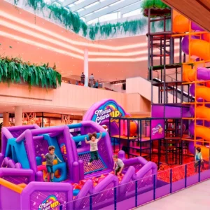 Primeiro parque temático de Maria Clara & JP, estreia no Jockey Plaza ShoppingCom mais de 51 milhões de inscritos e maior audiência infanto juvenil do Youtube, fenômenos do entretenimento infantil, inauguram seu Parque com  atração de 400 m² e participam de encontro com fãs em Curitiba